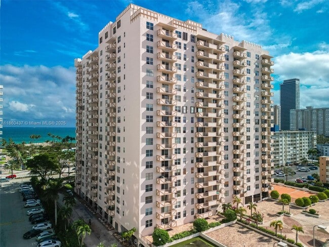 Building Photo - 1865 S Ocean Dr Unit 11D Rental