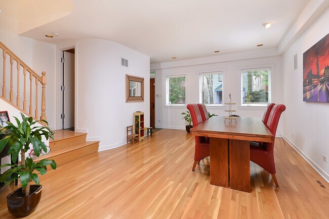 Photo - 2317 N Greenview Ave