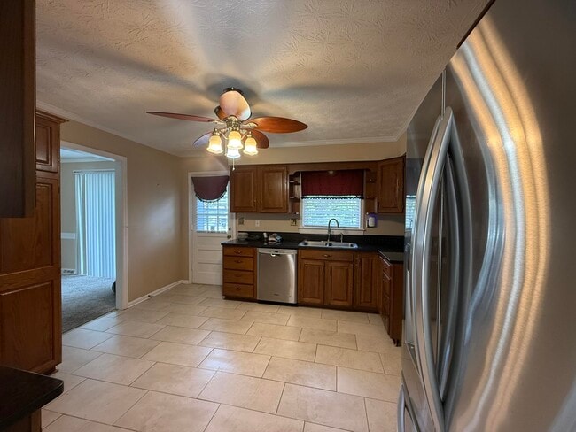 Photo - 3924 Gladman Way