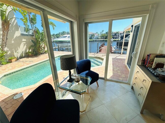 Photo - 484 Commodore Cir