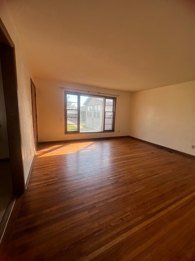 Photo - 115 N 3rd St