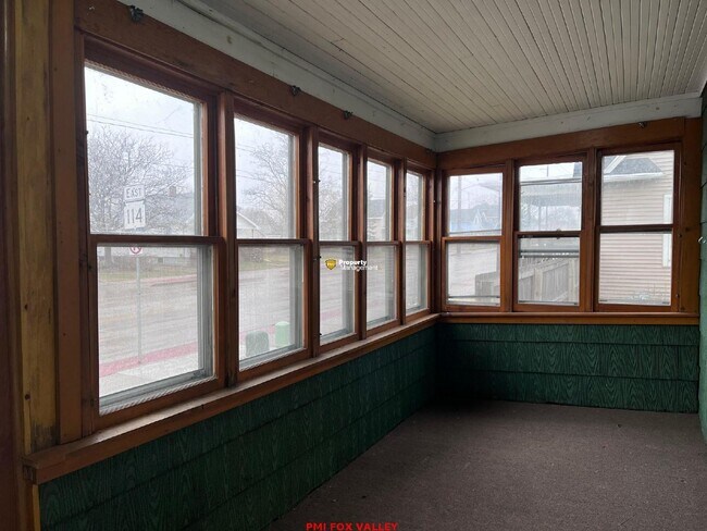 Photo - Charming 3-Bedroom Home in Menasha, WI with Spacious Layout!