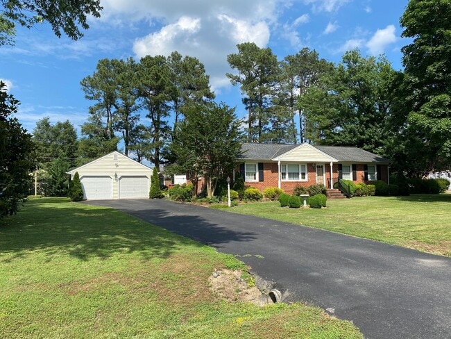 Building Photo - Settle in to this beautiful 3 bed 3 bath i...