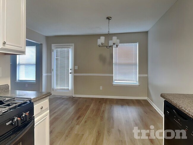 Photo - 4928 Bryant Dr