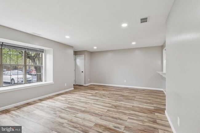 Photo - 165 Wyndham Pl