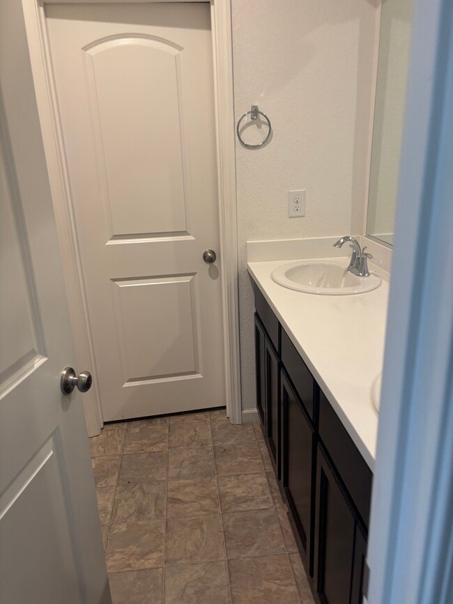 Photo - 613 Sweet Pea St