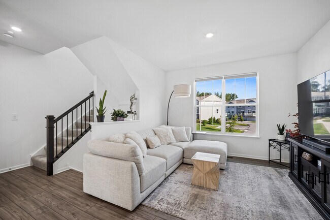 Photo - 1034 Atterberg Rd
