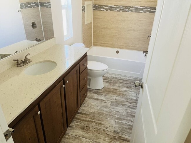 Photo - 541 E Sullivan St