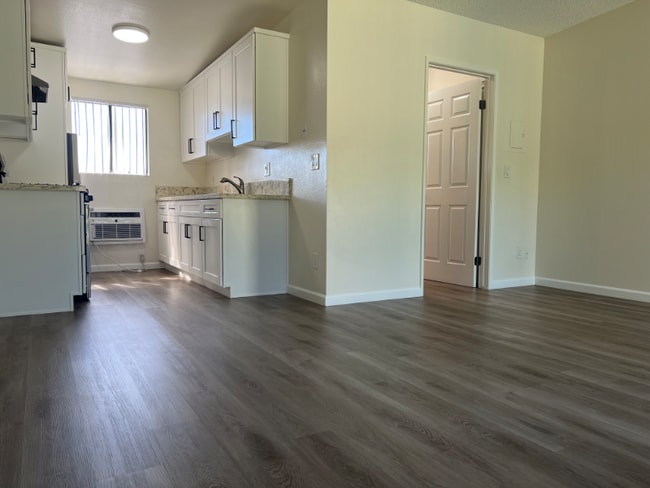 Photo - 7424 Radford Ave Unidad 209