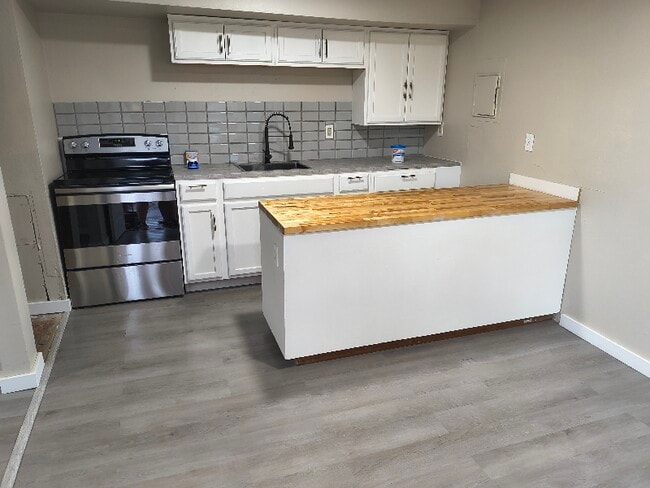 Building Photo - 9035 SE Division St