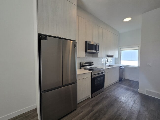 Photo - 101 Panatella Square NW