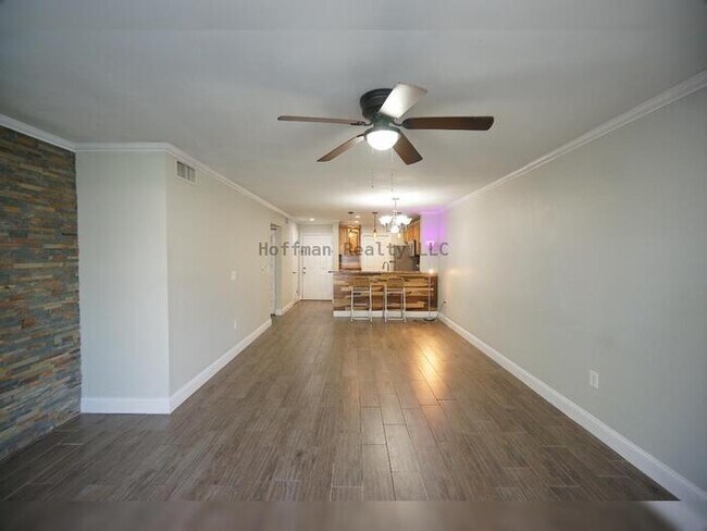 Beautiful 2-Bedroom Condo with Lake Views in Carrollwood