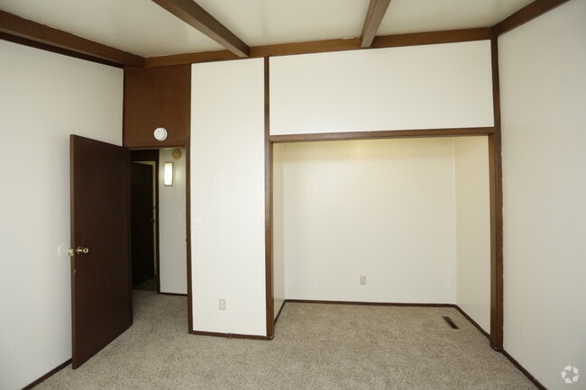 2BR, 1BA - 1305 SF