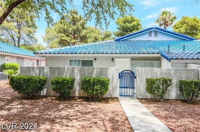 Building Photo - 2117 Chertsey Dr