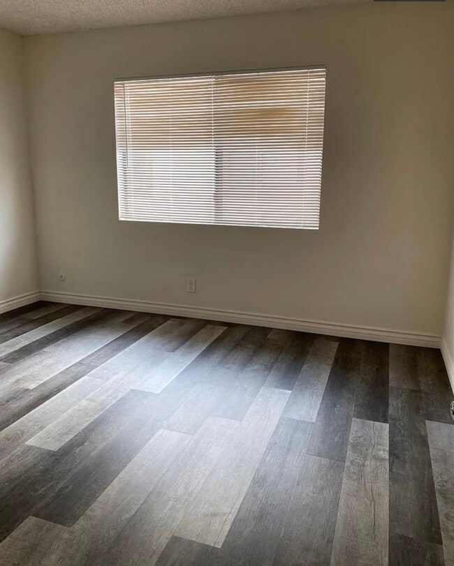 Photo - 1055 Walnut Grove Ave