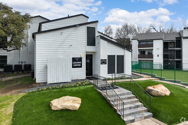 Leasing Office Entrance - Hills at 5400