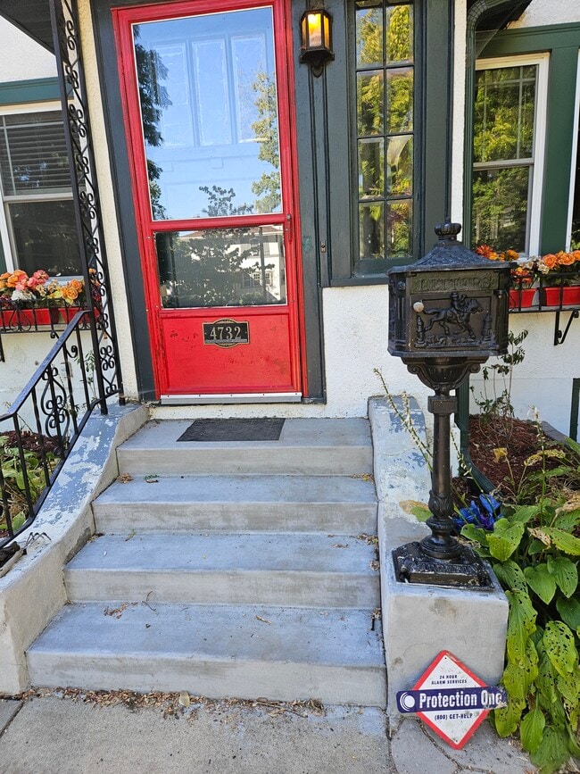 Photo - 4732 Harriet Ave