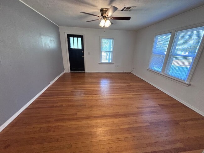 Photo - 2-bedroom 1 bathroom house with garage and...