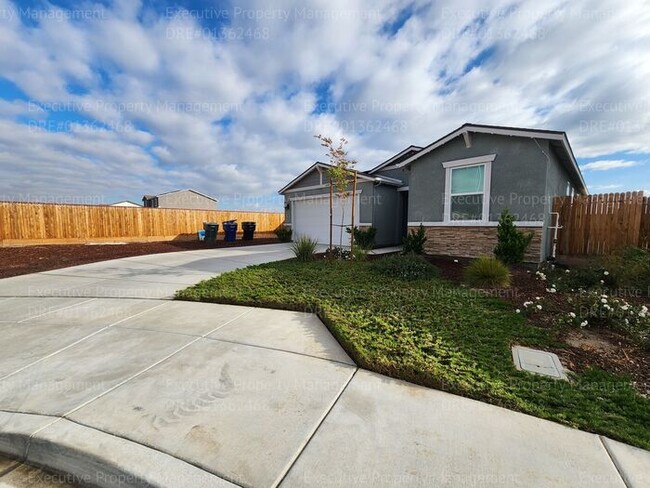 Spacious 4 bedroom, 2 bathroom home with S... - Spacious 4 bedroom, 2 bathroom home with S...