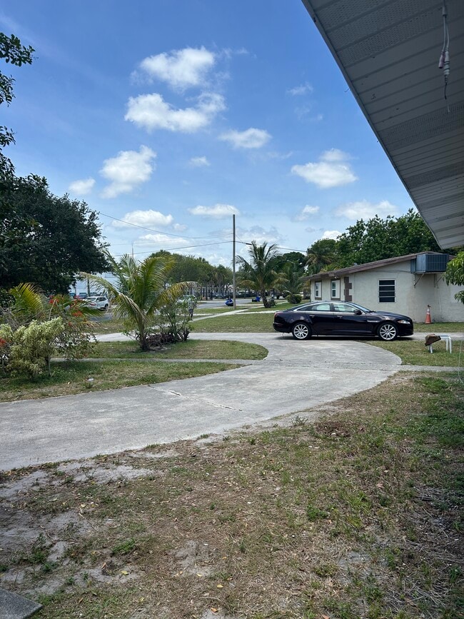 Photo - 1219 NW 14th Ct Unidad 1219-2