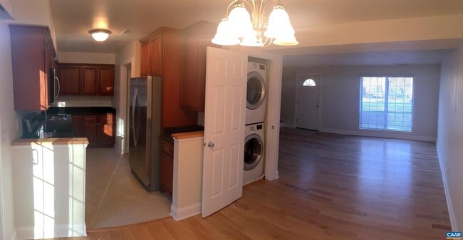 Photo - 121 Longwood Dr