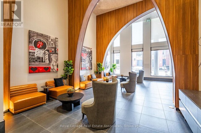 Photo - 270 Dufferin St Unit 919