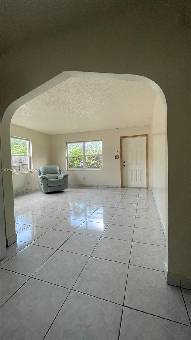 Photo - 1909 Mayo St Unit 1