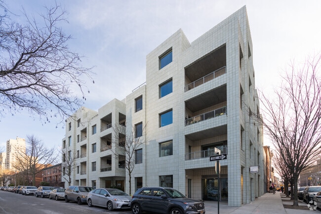 Photo - 450 Warren St