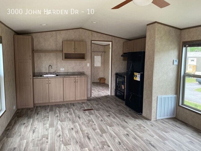 Photo - 3000 John Harden Dr