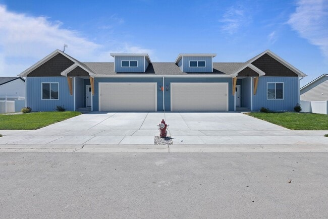 Building Photo - BEAUTIFUL 5 BEDROOM 4 BATH TWIN HOME IN SUGAR CITY
