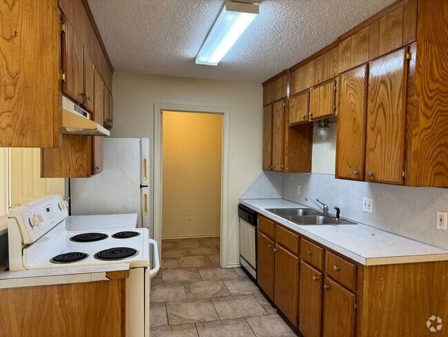 Building Photo - 4 Debbie Ln Unit 1200 N Kings HWY #4 Rental