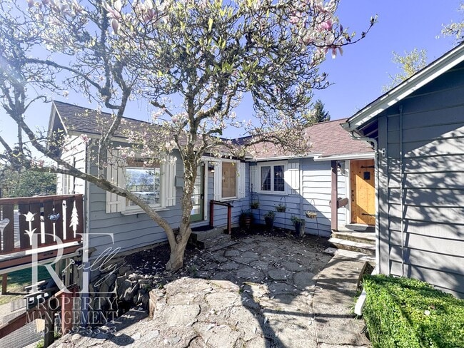 Photo - Charming Vintage Retreat with Stunning Views in Port Orchard