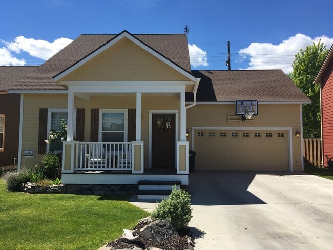 Building Photo - Cozy 3 bed 2 bath + bonus room in The Arbors