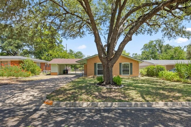 Building Photo - 1702 Ridgemont Dr