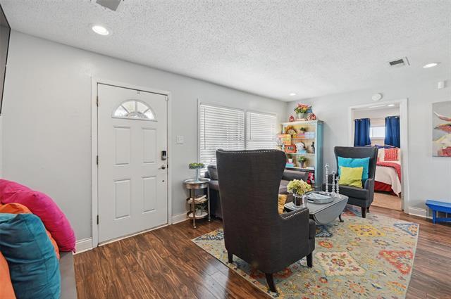 Photo - 5200 Lovell Ave