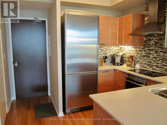 Photo - 3391 Bloor St W Unit 422