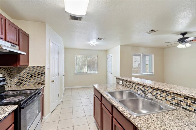 Photo - 887 Sagewood Trail