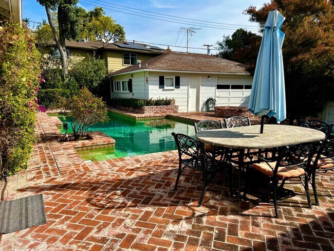 Photo - 3191 Cowper St