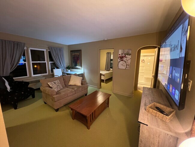 Unidad C 1 BR Sala de estar - 415 Market St