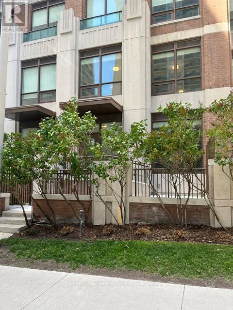 Photo - 310 Tweedsmuir Ave