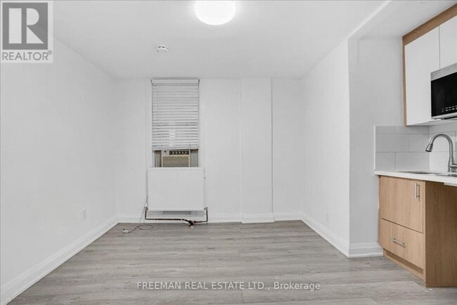 Photo - 15 Thorburn Ave