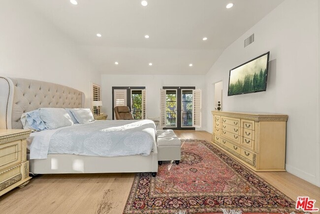 Photo - 520 N Bedford Dr