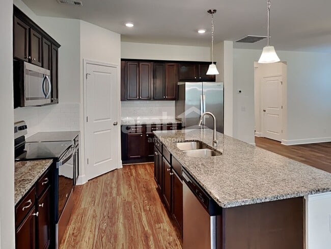 Photo - 819 Mary Beth Ct