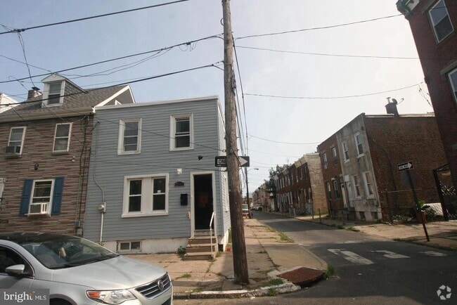 Building Photo - 2111 E Elkhart St Rental