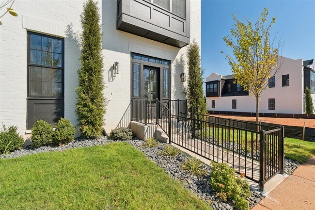 Photo - 18835 Selah Wy