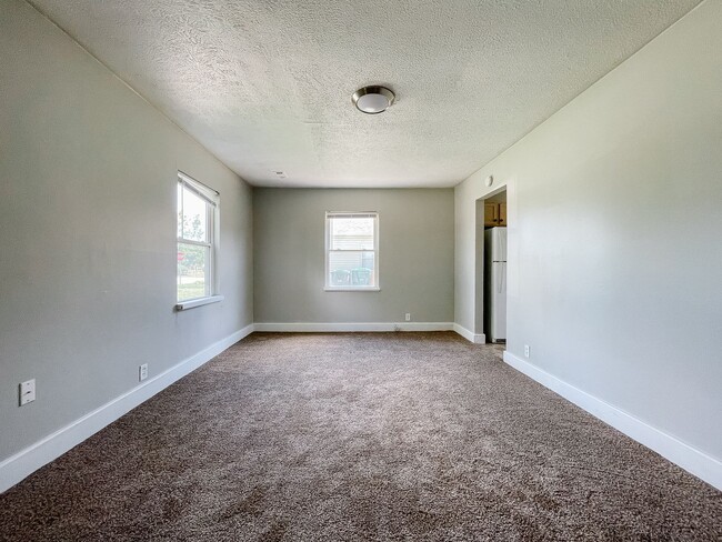 Building Photo - Walking Distance to Cooley Park-2 Bed House