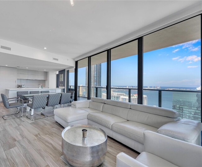 Building Photo - 1300 S Miami Ave Unit 4805