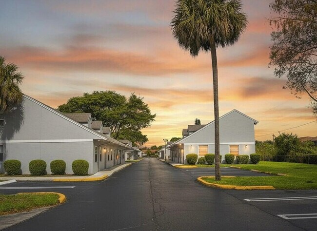 Photo - 5296 Stacy St