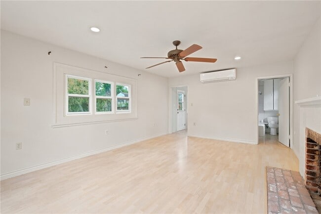 Photo - 607 Hacienda Dr