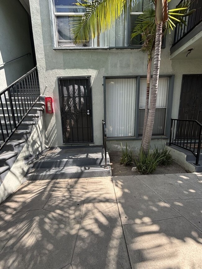 438 Cedar Ave